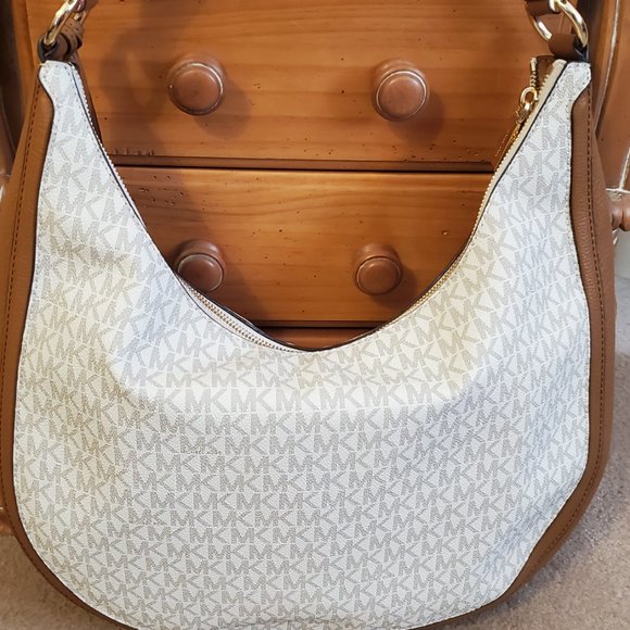 Michael Kors Purse, Vanilla with Acorn Leather - Picture 2 of 4